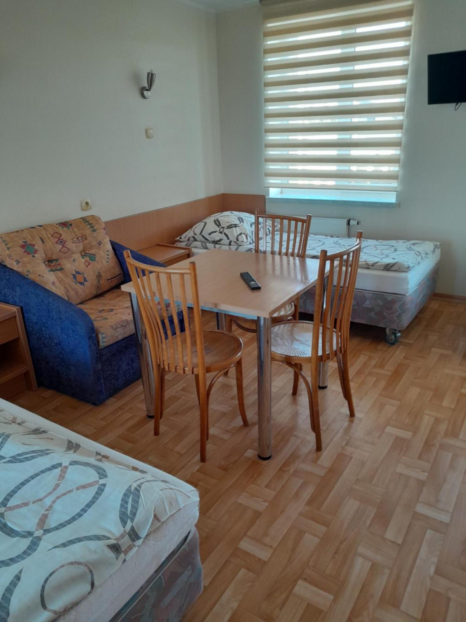 Hostel Polon 普图斯克 外观 照片