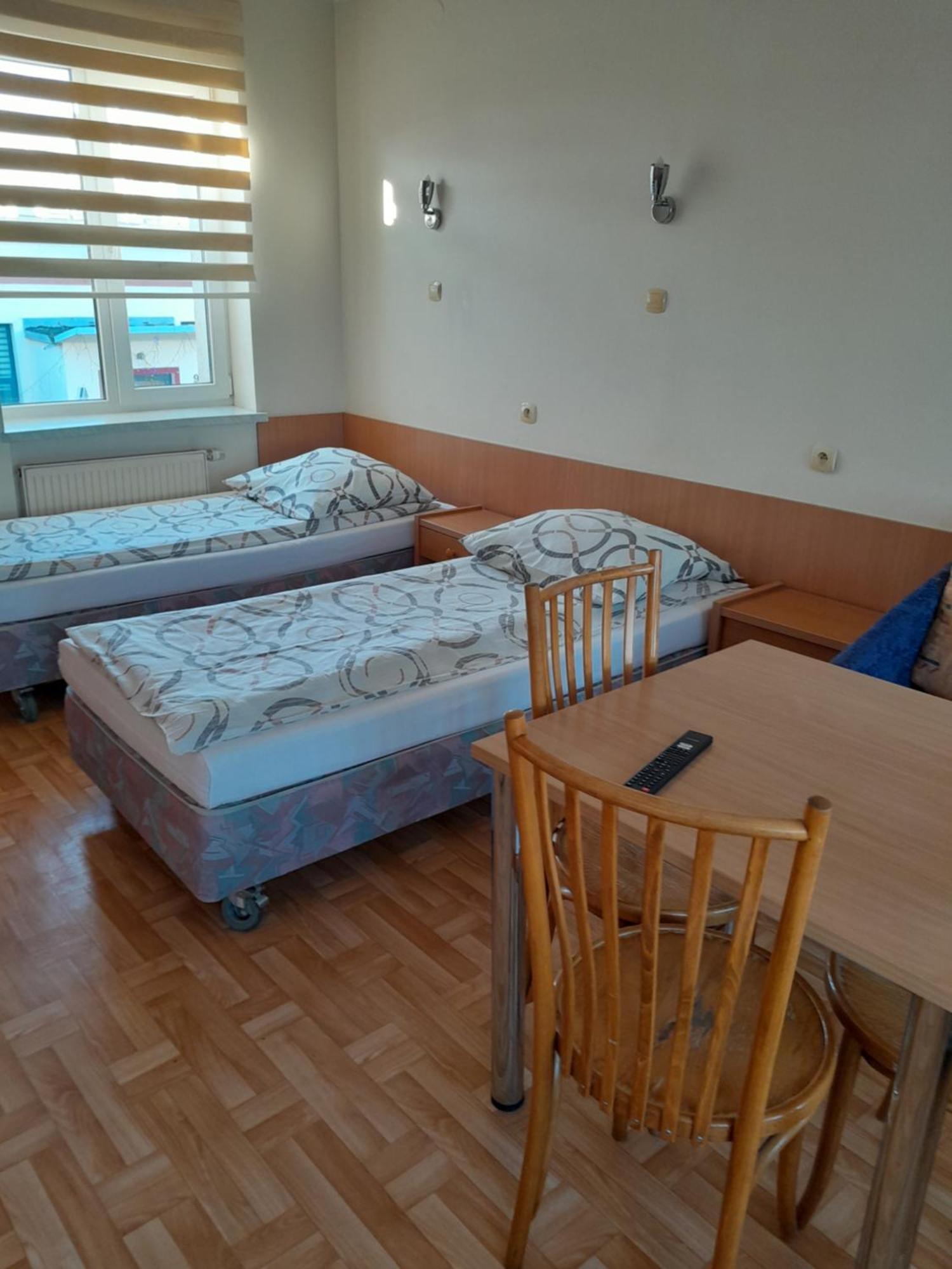 Hostel Polon 普图斯克 外观 照片